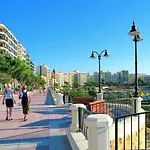 아파트 Stunning In A Location With Views