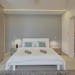 Stunning In A Location With Views *
