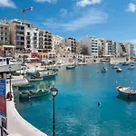 Stunning In A Location With Views Apartament *
