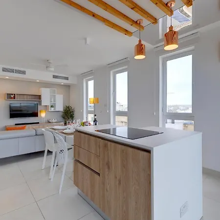 Stunning In A Location With Views Appartement Ta Xbiex