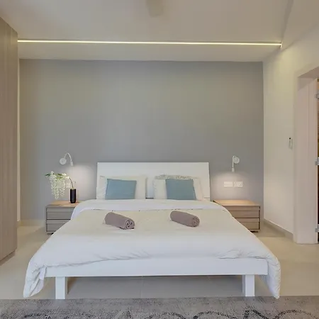 Stunning In A Location With Views *