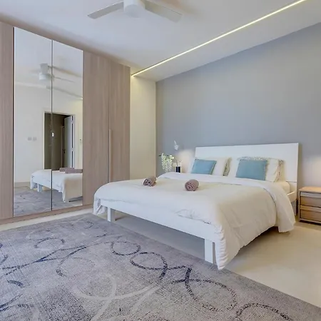 Stunning In A Location With Views Apartment *