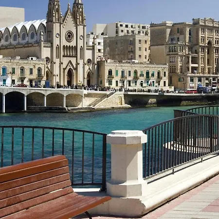 Apartment Stunning In A Location With Views *