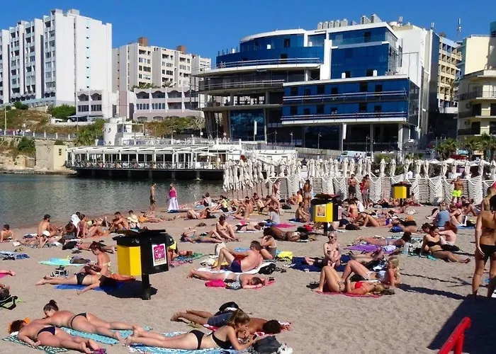 Stunning In A Location With Views *